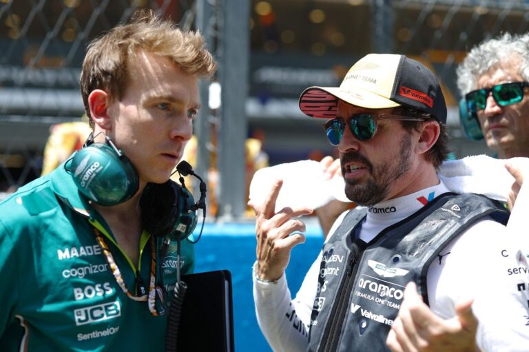 Alonso explica por qué tiene que arriesgar con “maniobras suicidas” con su Aston F1 #F1 #FVDigital