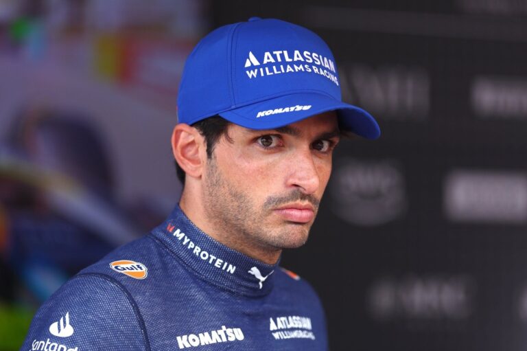 Sainz explica su problema y se muestra cabizbajo: "No paran de pasarnos cosas" #F1 #FVDigital