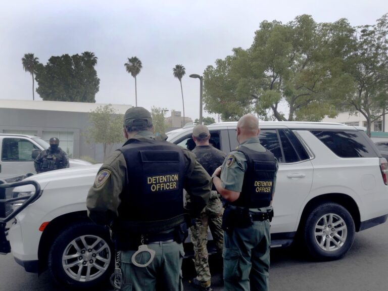 ICE sigue causando terror en Los Ángeles, pero activistas frustan operativo #FVDigital