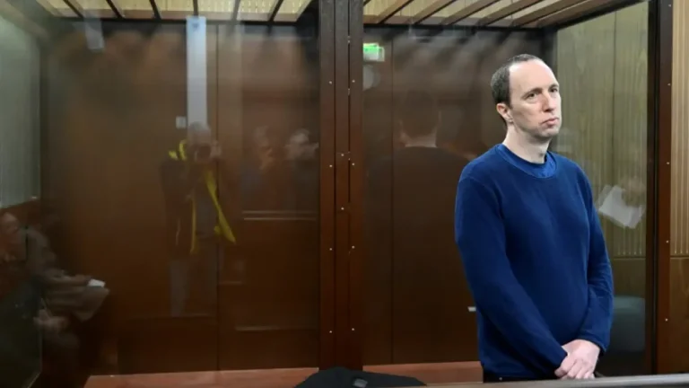 #Mundo:El estadounidense acusado de agredir a una agente rusa e internado en un psiquiátrico recibe el alta y abandona Rusia #FVDigital