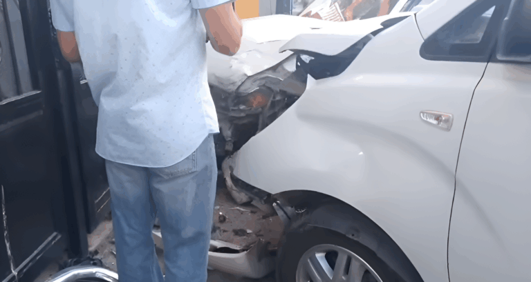 Colisión entre dos vehículos deja a dos mujeres lesionadas en La Romana #FVDigital #FelixVictorino