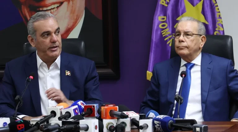 El presidente Luis Abinader repasa con Danilo Medina situación sobre crisis Haití