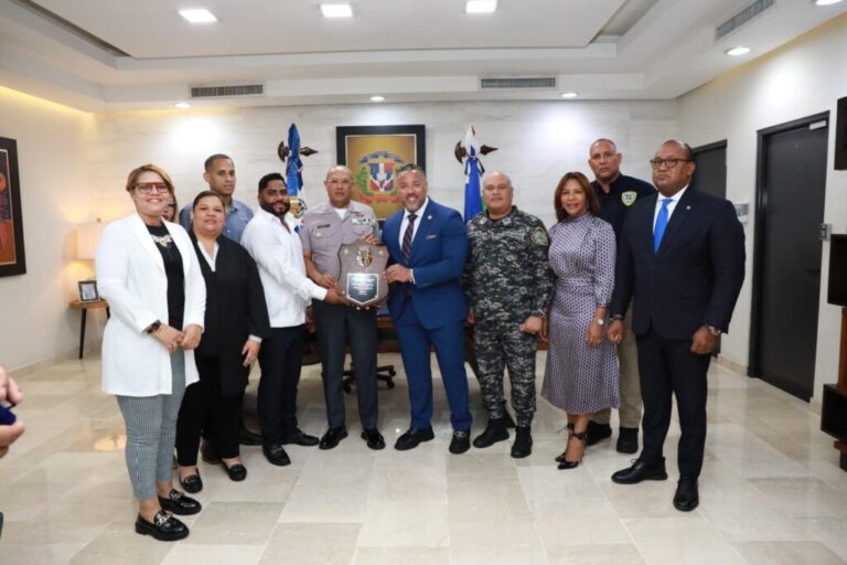 Policiales: Líderes de la diáspora dominicana en EE.UU. reconocen la labor del director general de la Policía Nacional