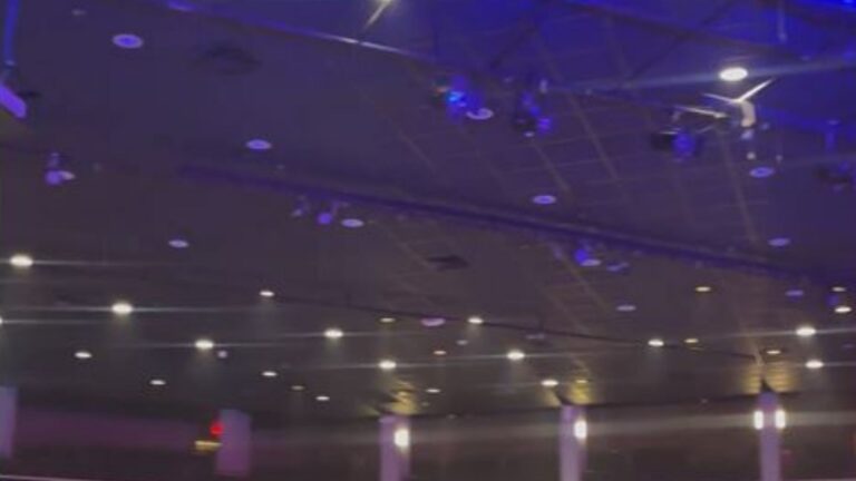 Desprendimiento de plafón acústico en el Teatro del Hotel Jaragua activa inspección