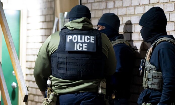 AP-Agentes-de-ICE.jpg