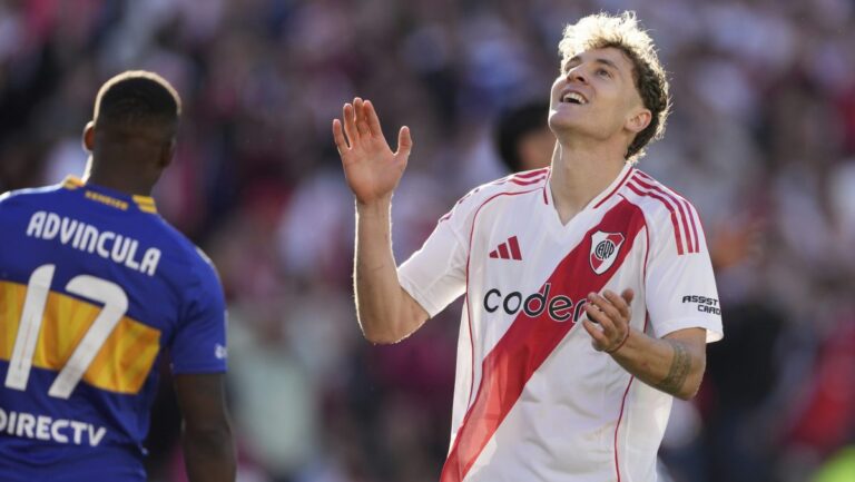 “Moriste en Madrid”: El picante mensaje de hinchas de River Plate a Boca Juniors en Mundial de Clubes