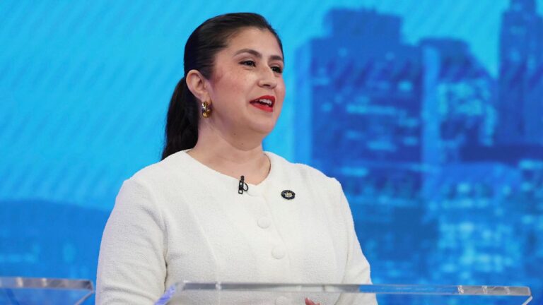 Jessica Ramos respaldará a Andrew Cuomo