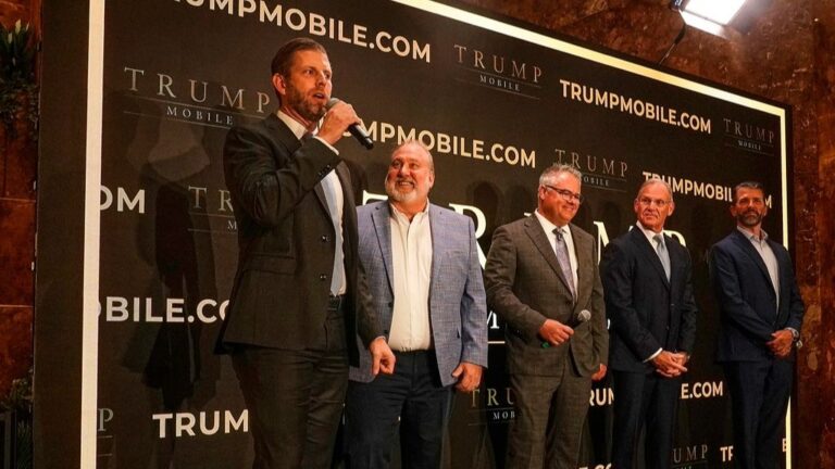 La próxima empresa de familia Trump: telefonía móvil