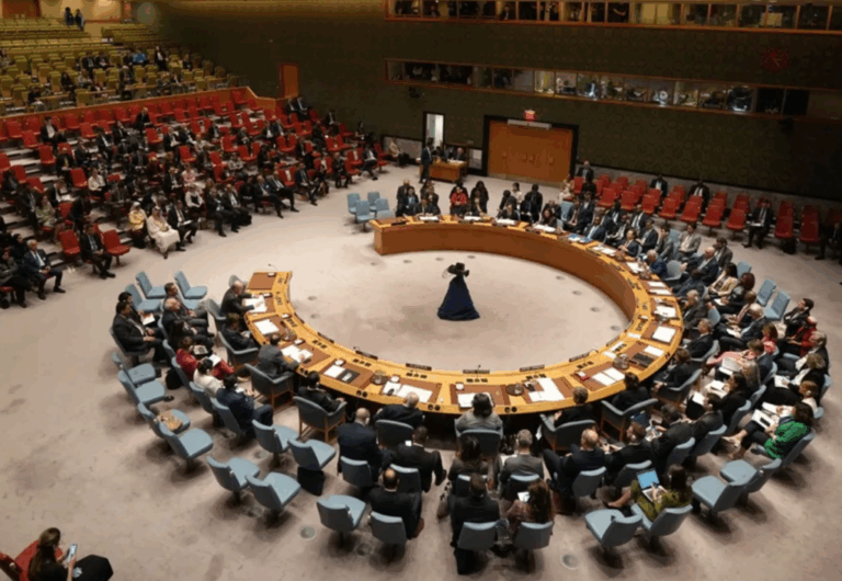 Irán dice que fuerzas armadas decidirán momento en que responderán a EE.UU.