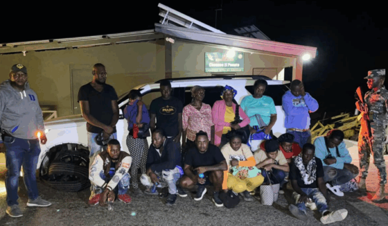 Abandonan yipeta con 15 haitianos en Montecristi (video) – #DeInteres   #FVDigital