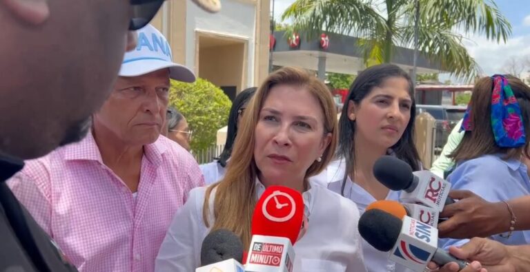 Carolina Mejía sigue su recorrido por Dajabón #FVDigital