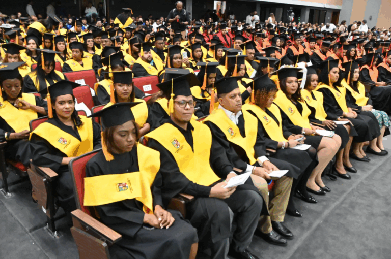 Universidad Católica gradúa 536 nuevos profesionales – #DeInteres   #FVDigital