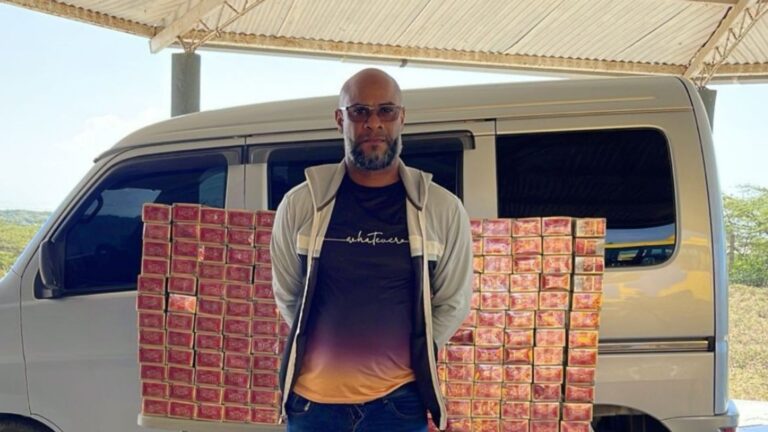 Escondidos en minibús hallan más de 49 mil cigarrillos en Montecristi