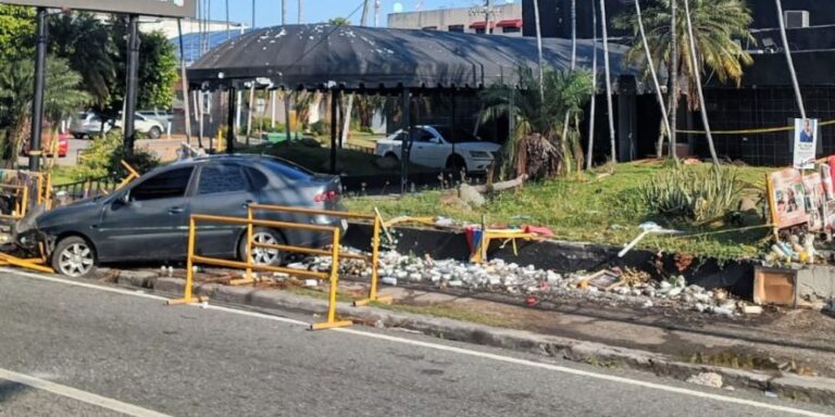 Mujer choca carro frente a la discoteca Jet Set – #DeInteres   #FVDigital