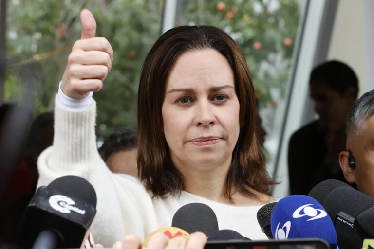 Esposa de Miguel Uribe Turbay llama a la unión de Colombia tras atentado