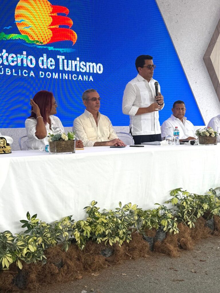 Gobierno inaugura Malecón de Samaná a un costo de RD$600 millones