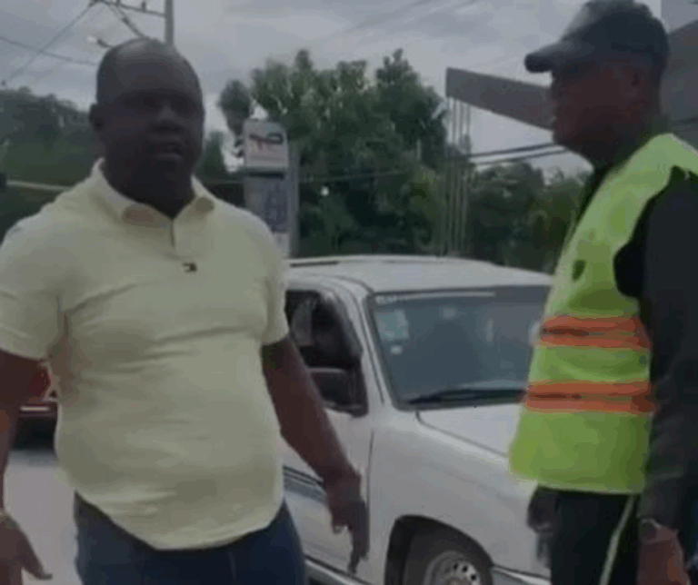 Alcalde ‘se le va la paciencia’ con agentes de la Digesett (video) – #DeInteres   #FVDigital