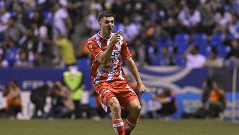 Cruz Azul supuestamente está a punto de abrir la chequera en grande por el argentino José Paradela #FVDigital