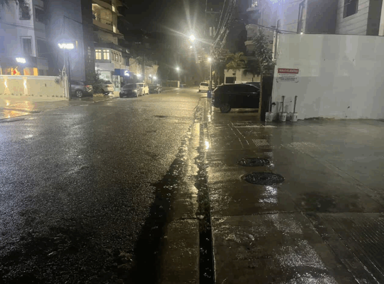 Lluvias intensas sorprenden a Santo Domingo por influencia de vaguada