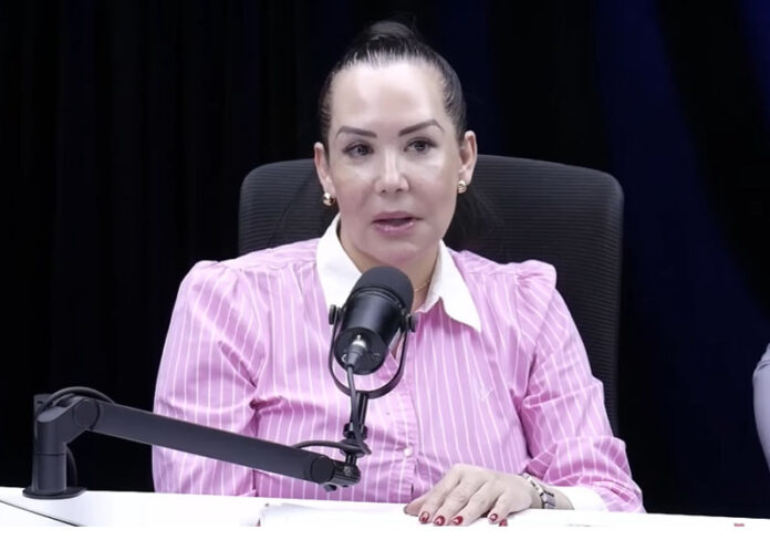 Karla-Moya-habla.jpg
