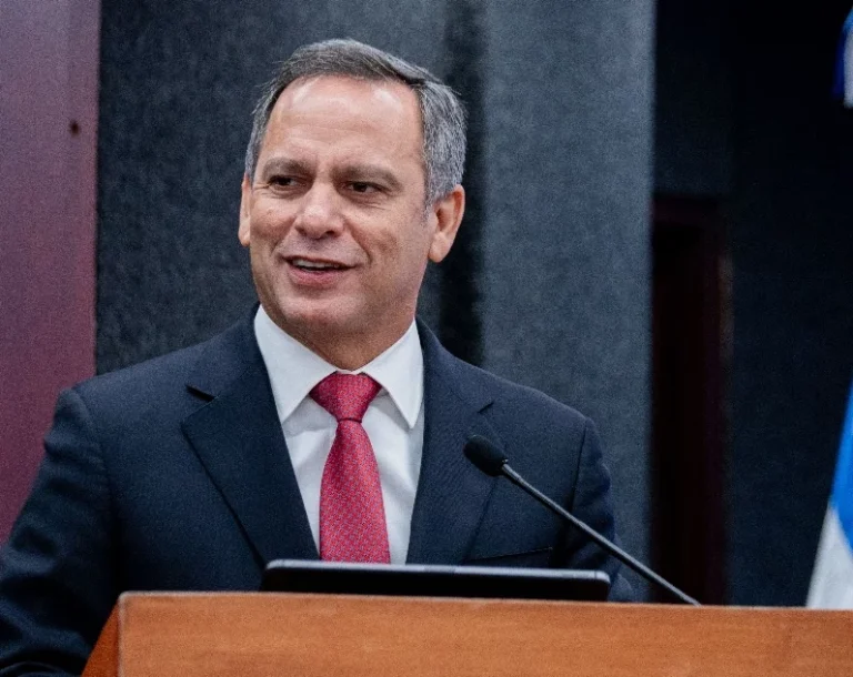 Molina destaca la justicia como pilar democracia