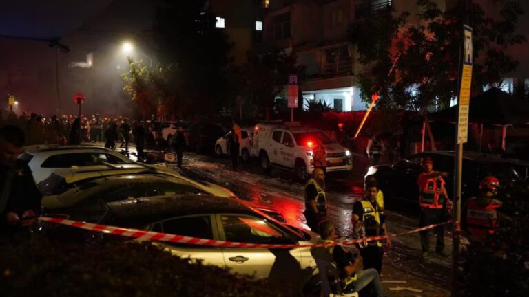 Al menos 13 muertos y más de 380 tras las oleadas de misiles lanzadas por Irán