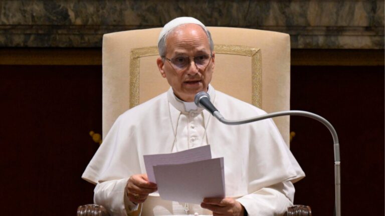 Papa León advierte a los jóvenes sobre los peligros de la IA