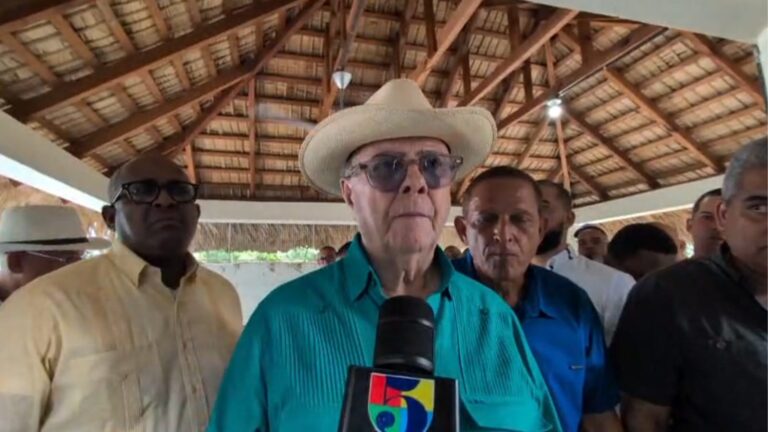 Hipólito critica la falta de mantenimiento a canales de riego en el país