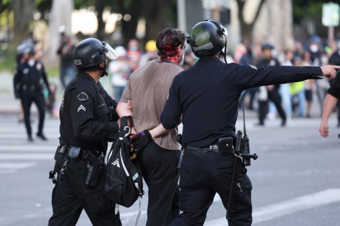 Oficiales-de-la-policia-de-Los-Angeles.jpg