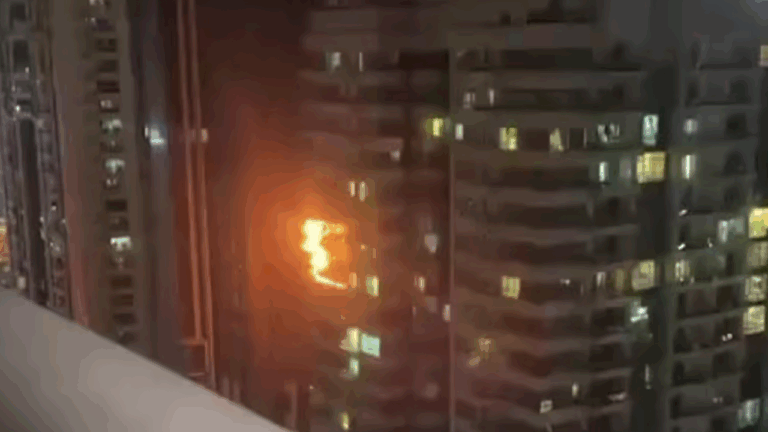 Evacúan más de 3,800 personas tras fuego en torre de Dubái #FVDigital #FelixVictorino