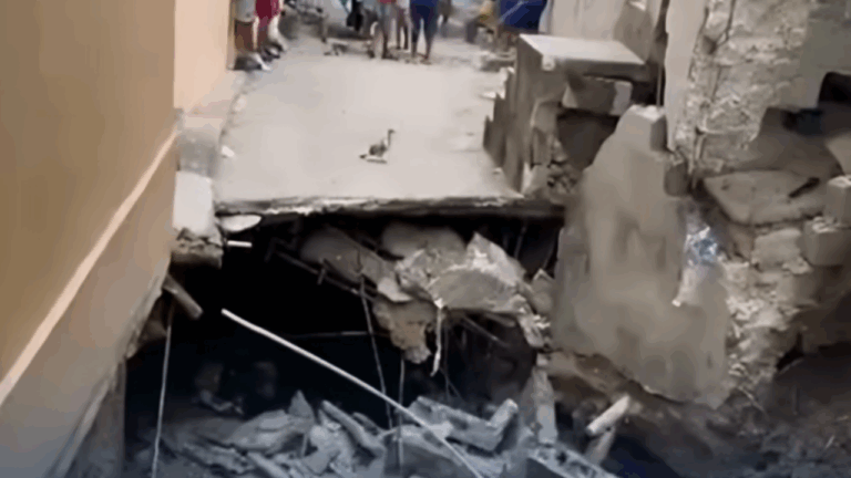 Pared colapsa y cañada se debilita, temen por sus viviendas en Los Guaricanos #FVDigital #FelixVictorino