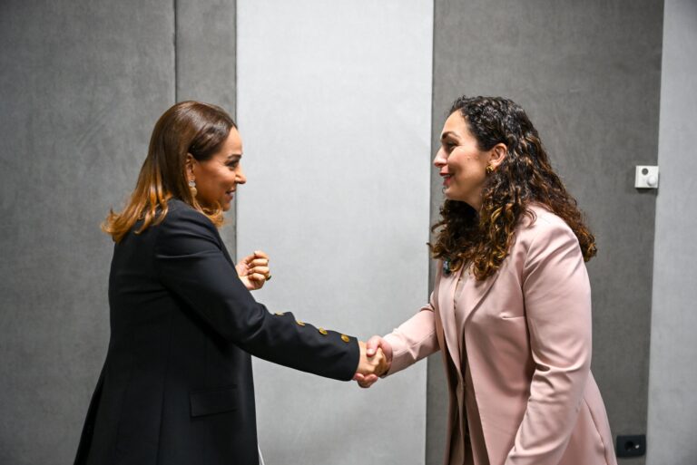 Ministra de la Mujer se reúne con la presidenta de Kosovo en el marco del Tercer Foro Internacional Mujer, Paz y Seguridad