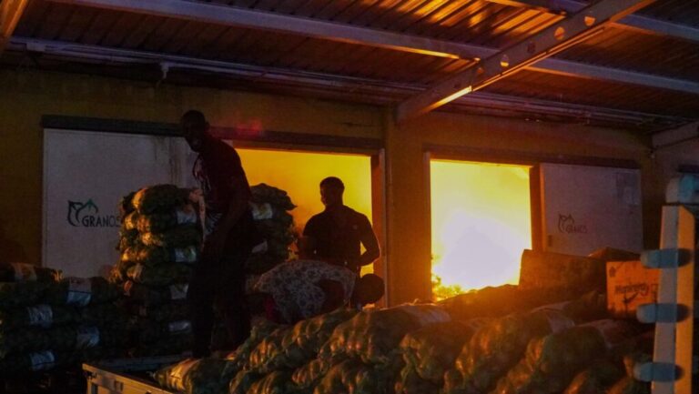 Siniestro consume área de granos y bebidas en el Merca #FVDigital