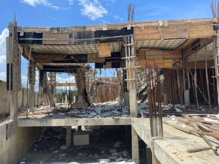 Autoridades habían ordenado detener obra cuyo techo colapsó en Santiago