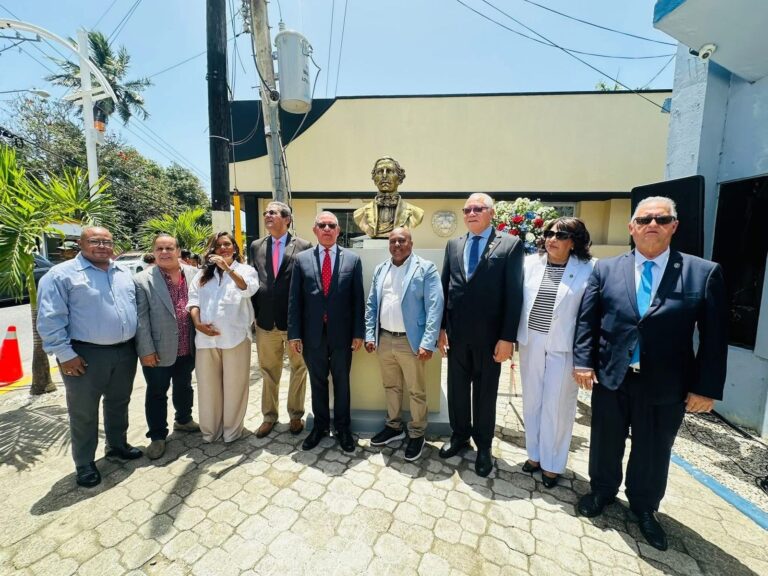 Alcalde de Cabarete participa en desvelamiento #FVDigital