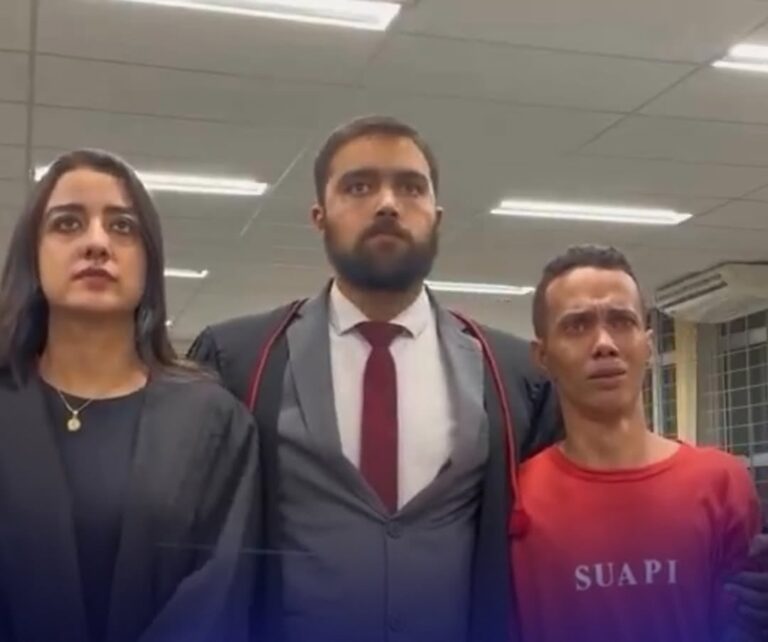 Siendo inocente, duró 12 años preso; llora tras salir en libertad