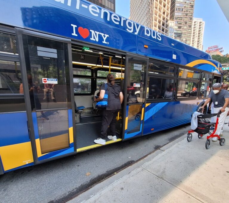 Voces del Transporte: Por qué lucho por el autobús: Por mi abuelita 