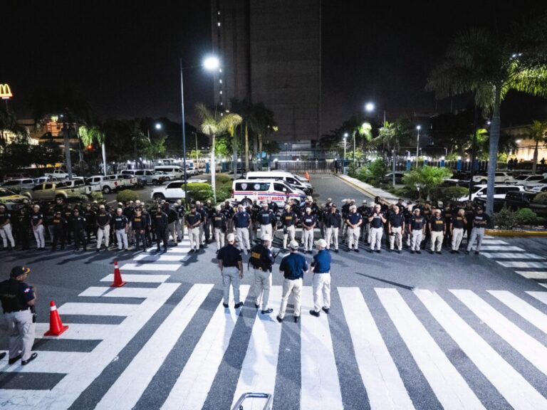 Policiales: DICAT desmantela estructura vinculada a millonario fraude bancario mediante 34 allanamientos simultáneos en Bonao