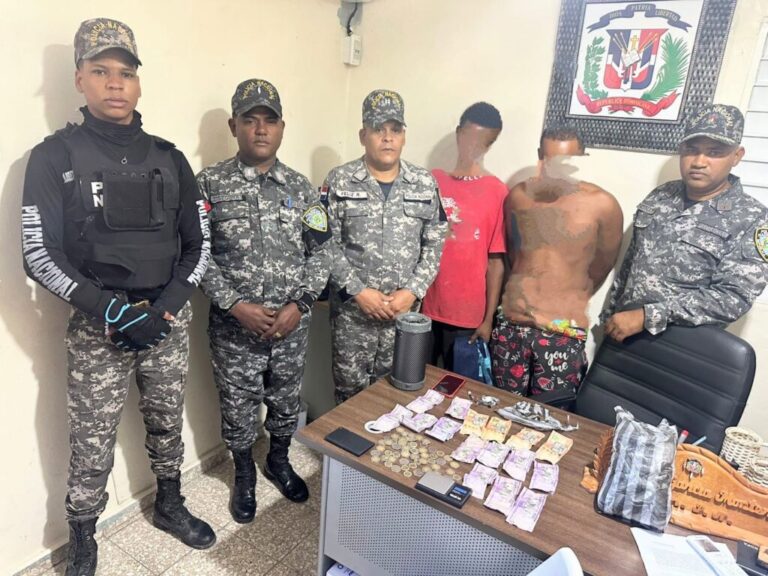 Policiales: Intervención policial en Cabral, Barahona, culmina con detención de presunto microtraficante y decomiso de drogas y objetos ilícitos