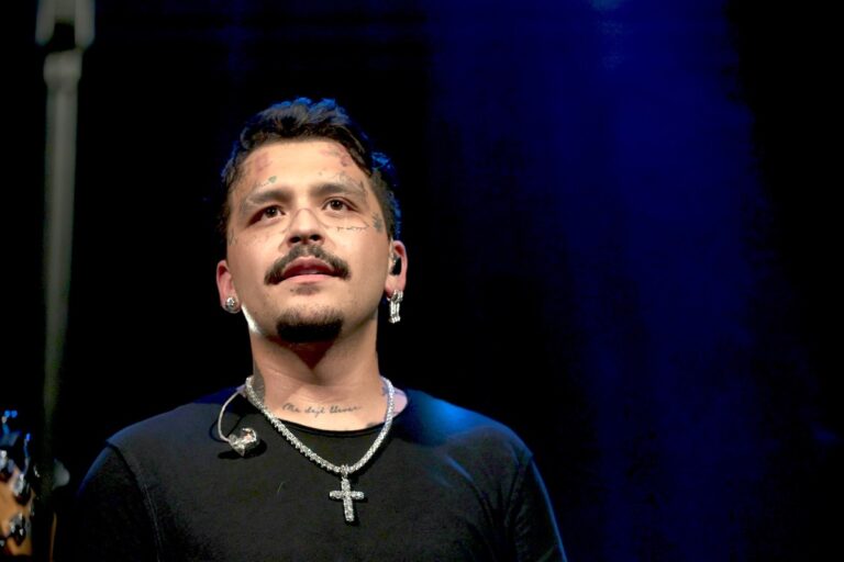 ¿Christian Nodal perdió la calma en entrevista? La esposa de Raúl Brindis revela detalles