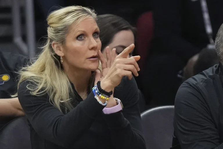 Jenny Boucek, a un paso de hacer historia con los Pacers en las Finales de la NBA