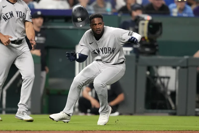Yankees vencen 1-0 a los Reales con jugada clave de Pablo Reyes y completan barrida de temporada