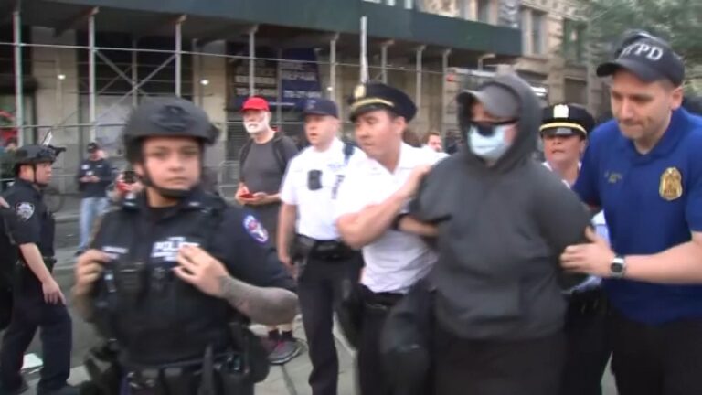 Decenas de arrestados tras protestas contra ICE en NY