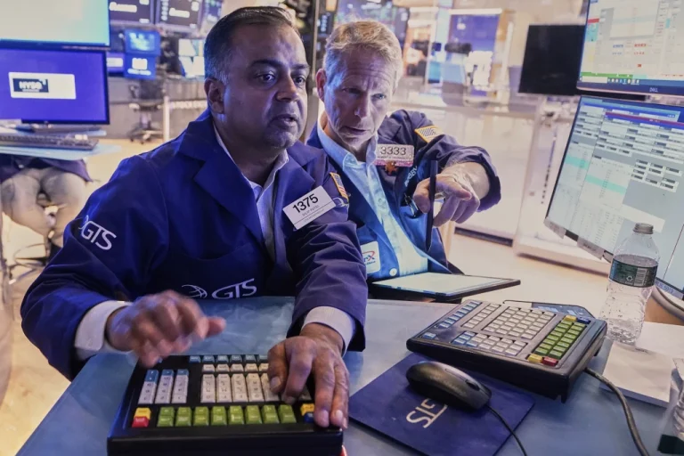 Acciones de Wall Street suben y el petróleo baja, ante posibles represalias de Irán