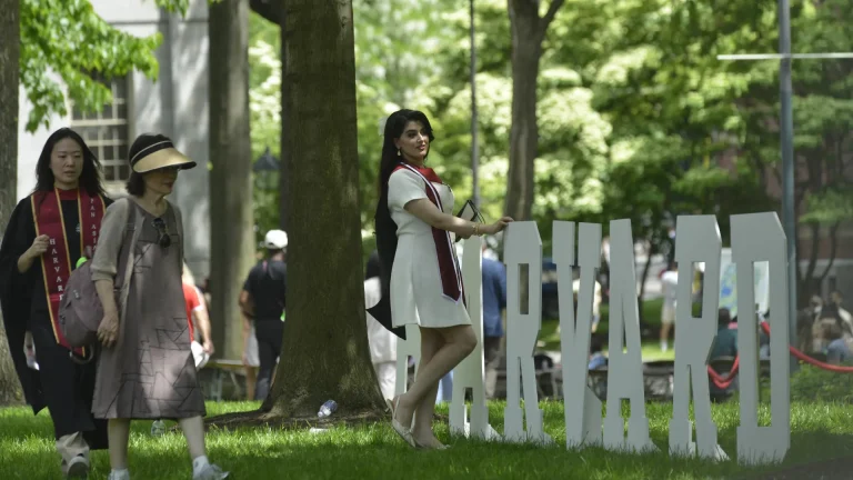 #Mundo:Trump suspende los visados para los nuevos estudiantes internacionales de Harvard #FVDigital