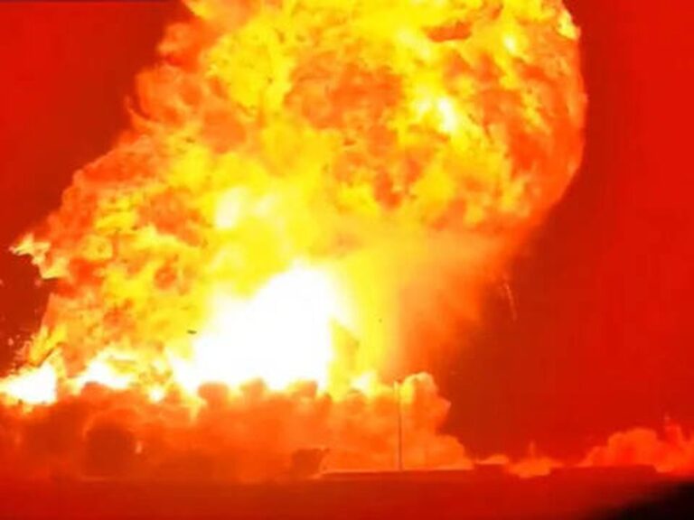 Cohete Starship de empresa de Elon Musk explota durante prueba