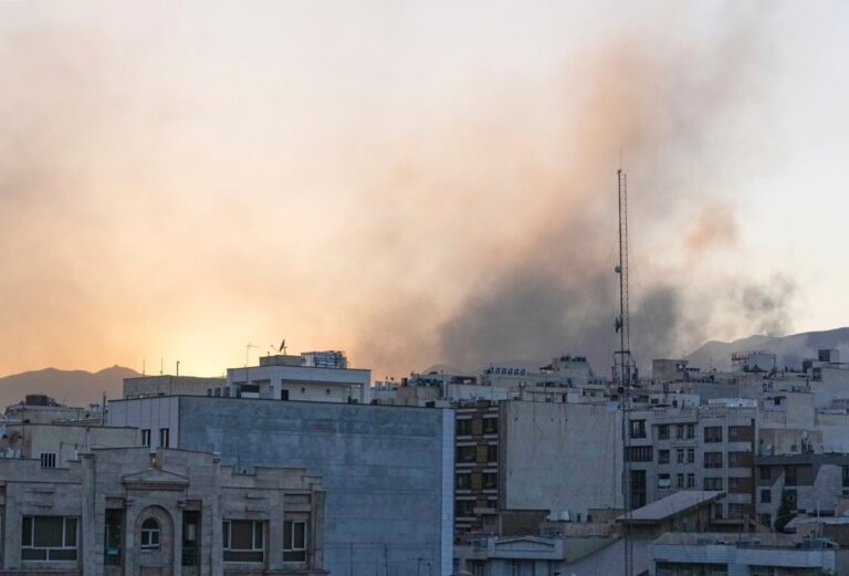 División demócrata ante un posible ataque de Donald Trump contra Irán