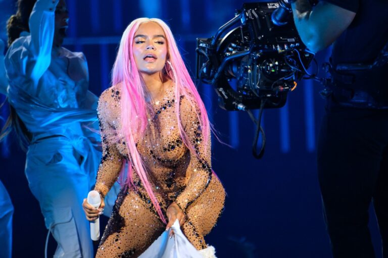 Karol G lanza avance de “Tropicoqueta” con Anahí, Ninel Conde e Itatí Cantoral