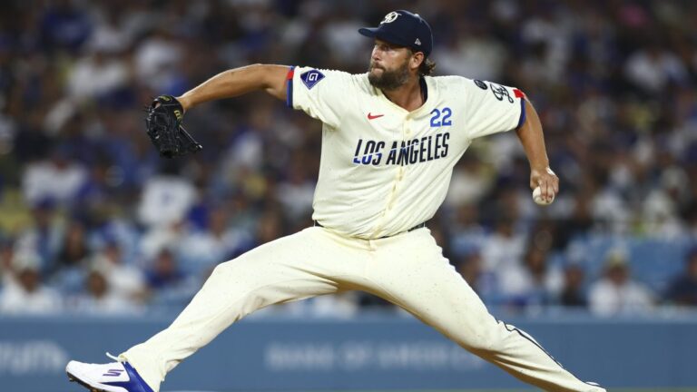 Jugador de los Dodgers rechaza símbolo del Orgullo con versículo bíblico en su gorra