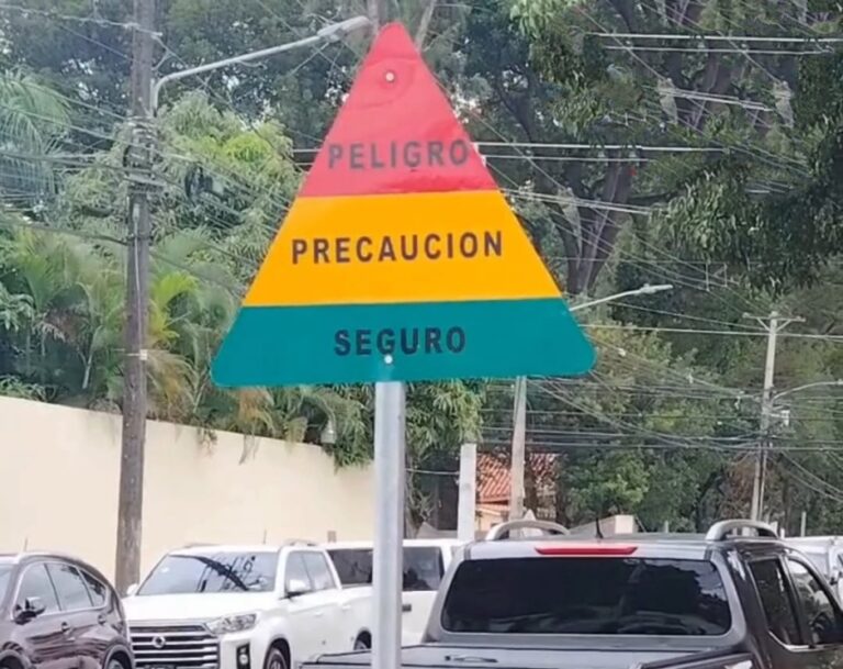 La curiosa señal de inundación colocada en Los Prados – #DeInteres   #FVDigital